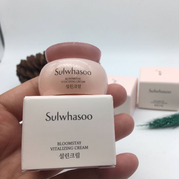 ٻҾ2 ͧԹ : Sulwhasoo Bloomstay Vitalizing Cream  Ҵͧ 5 ml. اٵ ѧ觡õ͹Шҡ͡ ͺúا ЪѺ ժԵҡ觢 ´лͧǨҡ¹͡ѭҳá