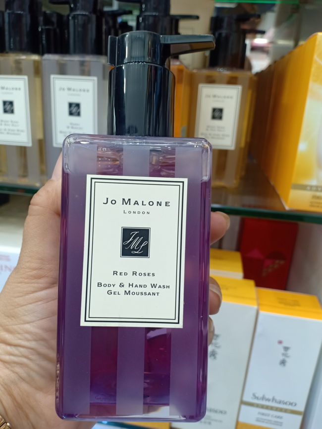 ٻҾ2 ͧԹ : Jo Malone London Red Roses Body & Hand Wash 250ml. (ͧ) ԵѳӤҴ ͺʴѧ س㹡úاż Ҿ͹ ѹʹͧ͡Һ¾ѹ зç͡ѡɳ