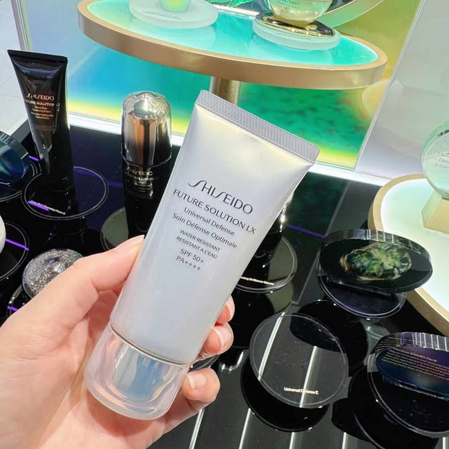 ٻҾ2 ͧԹ : Shiseido Future Solution LX Universal Defense E SPF 50+ PA++++ Ҵ 50 ml. اѺҧѹ ẺŵԿѧ ҡ ͺúا֡仾ѺûͧǨҡѧʧᴴ ¼觻觴آҾ