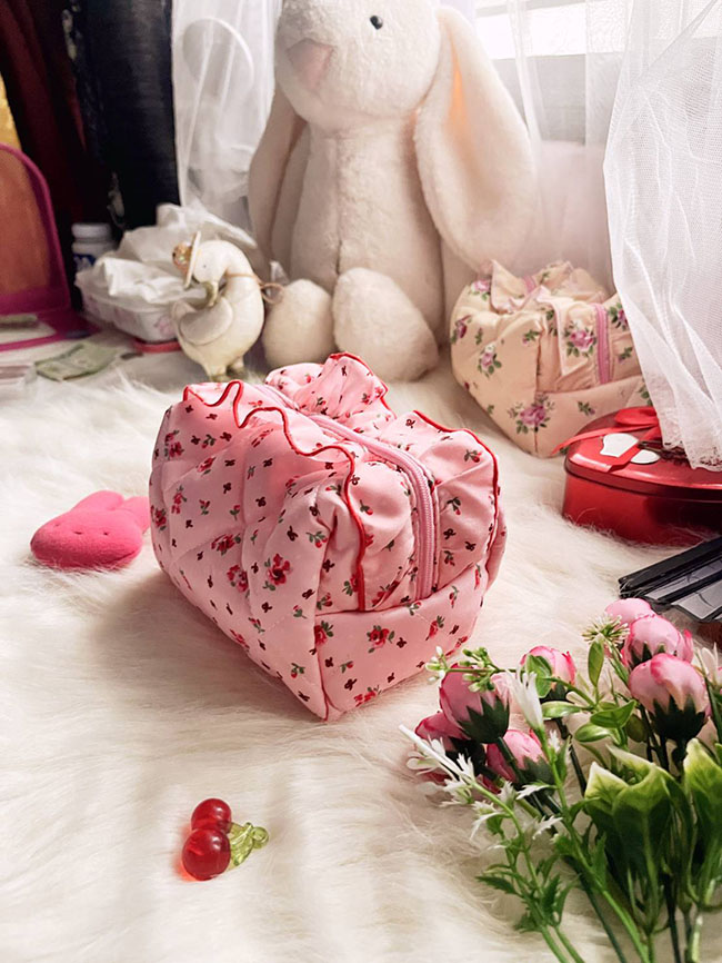 �ٻ�Ҿ���2 �ͧ�Թ��� : Pretty Cosmetic Bag �����Ҽ�����ͧ�๡���ʧ���ش����ѡ �������ͧ���ҧ ����ö�Ѵ�红ͧ���������º ��Ҥ͵�͹����ҹ �ؼ�Ҵ�ҹ� 2 ���˹ҹ������ҧ�� ��Ҵ18x11x10 ૹ������  �����дǡ㹡���Թ�ҧ ��¹���ѡ ��������͡ 2 �� ��� �ժ������������ͧ