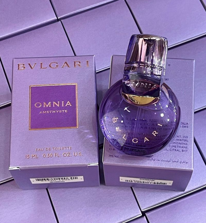 �ٻ�Ҿ���3 �ͧ�Թ��� : Bvlgari Omnia Amethyste Eau de Toilette ��Ҵ���� 15 ml. �������� �������Ǵ��ǧ�ѹ����ͧ���ͨҡ��š��� ⷹ���蹹���������ⷹ�� (Powdery) ���蹿����� (Floral) �ѹ��͹�¹ �������¤������ ͺ��蹢ͧ����ⷹ���͡��� (Woody) ���¡������繡��蹷���ѧ��ä�