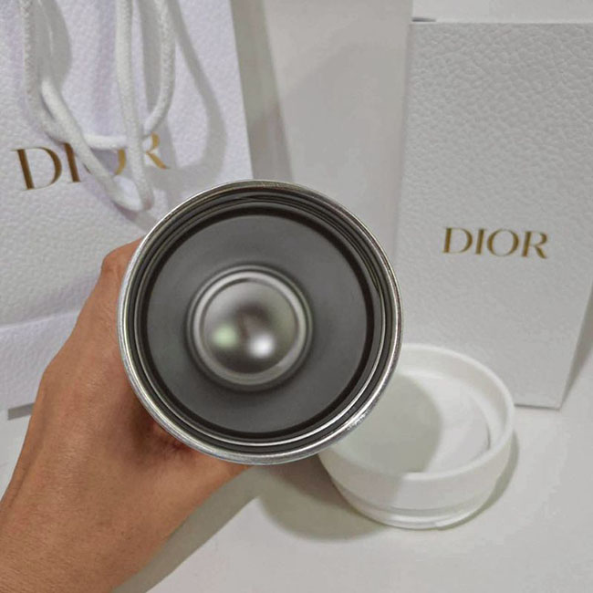 �ٻ�Ҿ���3 �ͧ�Թ��� : Dior Platinum Birthday Gift Temperature Control Tumbler ����-��� �ͧ��ҡ�ҹ����� Dior (���+���ͧ+�اDior) ����纤�����͹+��� ��䫹�����ش�ͤ͹ԡ ��������� DlOR ���º��� �ٴ� ��ʴ������ʨѺ���� ������¹ٹ ��������ش��� ��й��˹ѡ�� ��Ҵ 400ml. 