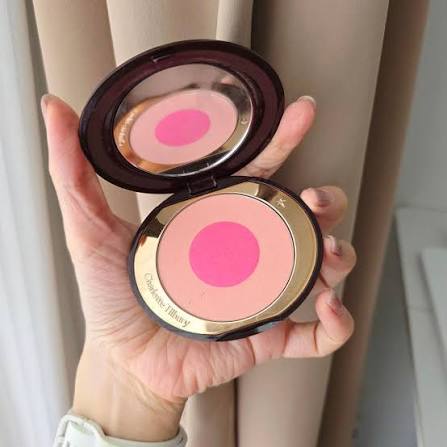 �ٻ�Ҿ���4 �ͧ�Թ��� : Charlotte Tilbury Cheek To Chic Swish And Pop Blusher �� Love Is The Drug ��Ѫ 2 �� �ش��������ء�������´ �ժ���ʴ�ʹ���ѡ ��ҧ�͡�繪��پժ ��ҧ��繪������ �Ѵ����ѹ���ա���Һ �������觻�С�����մ�ӡѴ ���� Light Flex Technology ���