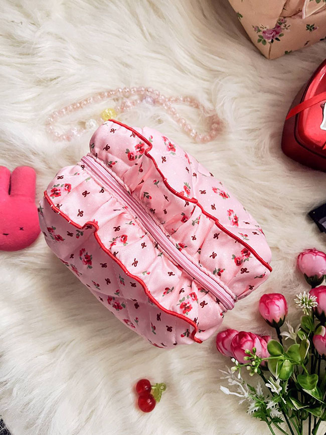 �ٻ�Ҿ���4 �ͧ�Թ��� : Pretty Cosmetic Bag �����Ҽ�����ͧ�๡���ʧ���ش����ѡ �������ͧ���ҧ ����ö�Ѵ�红ͧ���������º ��Ҥ͵�͹����ҹ �ؼ�Ҵ�ҹ� 2 ���˹ҹ������ҧ�� ��Ҵ18x11x10 ૹ������  �����дǡ㹡���Թ�ҧ ��¹���ѡ ��������͡ 2 �� ��� �ժ������������ͧ