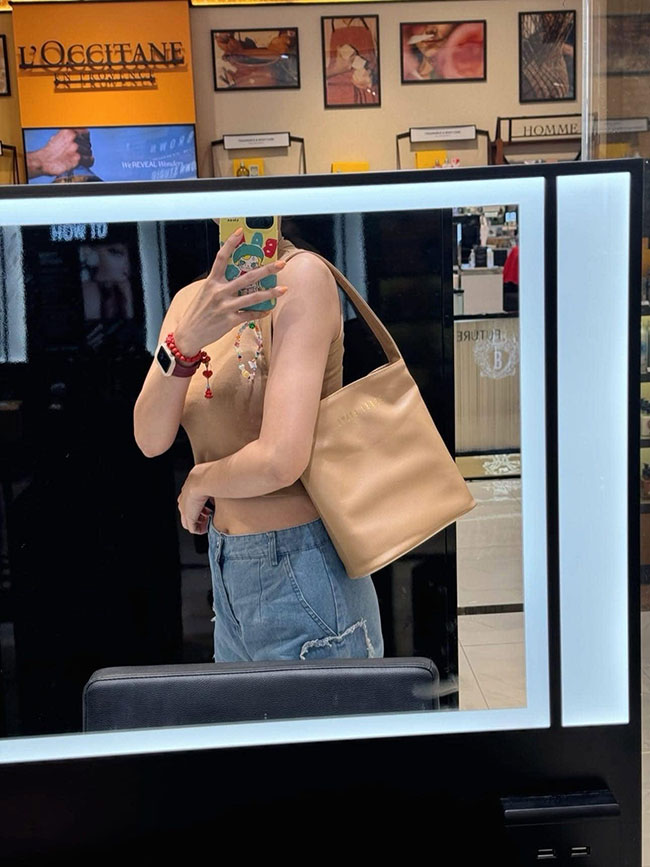 �ٻ�Ҿ���4 �ͧ�Թ��� : Bobbi Brown Bucket Bag �������Թ��Ҿ���������ҡ��ͻ��ͺ�����ǹ� �չ�ӵ�Ť��� �����Ҿ��������Ѻ�ء�ؤ ���º��� �о��价ӧҹ ����¹ 令����������� ������ ��ʴ���˹ѧ PU �ѹ�������ҡ �آͧ������ ���˹ѡ���о����� ���º��� ����� �о����