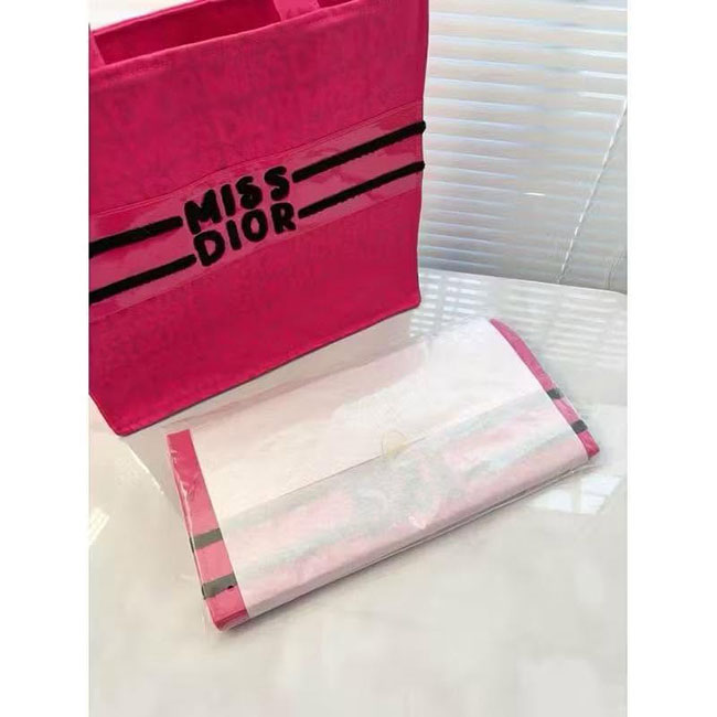 �ٻ�Ҿ���5 �ͧ�Թ��� : ������ Christian Dior Miss Dior Pink Tote Bag �Թ��� GWP �ͧ�� 100% �����Ҵ����� ������� ����������͡�ѡɳ� �ҡ Dior �ժ��� Shocking Pink �Թ������Ҥس VIP Gift with Purchase ���� GWP �ͧ�� 100%���������ժ���ʴ�����ᶺ�մӾ�������� "MISS D