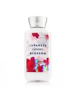 Bath & Body Works Japanese Cherry Blossom Shea & Vitamin E Body Lotion 236 ml. โลชั่นบำรุงผิวสุดพิเศษ กลิ่นดอกซากุระญี่ปุ่นหอมเตะจมูกตั้งแต่ครั้งแรกที่ได้กลิ่น ผสมกับกลิ่นวนิลานุ่มๆ เป็นกลิ่นที่ค่อนข้างชัดเจนและติดทนนานเป็นพิเศษ Bath & Body Works Japanese Cherry Blossom Shea & Vitamin E Body Lotion 236 ml. โลชั่นบำรุงผิวสุดพิเศษ กลิ่นดอกซากุระญี่ปุ่นหอมเตะจมูกตั้งแต่ครั้งแรกที่ได้กลิ่น ผสมกับกลิ่นวนิลานุ่มๆ เป็นกลิ่นที่ค่อนข้างชัดเจนและติดทนนานเป็นพิเศษ