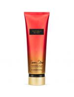 Victoria's Secret Fantasies Passion Struck Fragrance Lotion 236ml. โลชั่นน้ำหอม ที่ช่วยกักเก็บความชุ่มชื่นยาวนาน 24 ชม. และให้กลิ่นหอมติดทนนาน กลิ่นนี้ให้กลิ่นหอมแอปเปิ้ลฟูจิ ผสมกับกลิ่นกล้วยไม้ กลิ่นจะให้ความหอมสดชื่นของแอปเปิ้ล เจือด้วย Victoria's Secret Fantasies Passion Struck Fragrance Lotion 236ml. โลชั่นน้ำหอม ที่ช่วยกักเก็บความชุ่มชื่นยาวนาน 24 ชม. และให้กลิ่นหอมติดทนนาน กลิ่นนี้ให้กลิ่นหอมแอปเปิ้ลฟูจิ ผสมกับกลิ่นกล้วยไม้ กลิ่นจะให้ความหอมสดชื่นของแอปเปิ้ล เจือด้วย