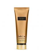 Victoria's Secret Fantasies Vanilla Lace Fragrance Lotion 236ml. โลชั่นน้ำหอม ที่ช่วยกักเก็บความชุ่มชื่นยาวนาน 24 ชม. และให้กลิ่นหอมติดทนนาน กลิ่นนี้ให้กลิ่นหอมหวานของวนิลลา รู้สึกนุ่มนวล ลึกลับน่าค้นหาคะ Victoria's Secret Fantasies Vanilla Lace Fragrance Lotion 236ml. โลชั่นน้ำหอม ที่ช่วยกักเก็บความชุ่มชื่นยาวนาน 24 ชม. และให้กลิ่นหอมติดทนนาน กลิ่นนี้ให้กลิ่นหอมหวานของวนิลลา รู้สึกนุ่มนวล ลึกลับน่าค้นหาคะ