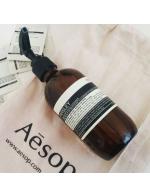 Aesop Parsley Seed Facial Cleanser 200ml. คลีนเซอร์ฟองหนานุ่มที่จะช่วยทำความสะอาดผิวอย่างหมดจด เหมาะสำหรับทุกสภาพผิว โดยเฉพาะผิวผสม และผู้ที่มีปัญหาสิว มีส่วนผสมของกรดแลคติก ที่ช่วยนำเอาส่วนผสมเข้าชำระล้างสิ่งสกปรกบนใบหน้าออกได้อย่างหมดจด Aesop Parsley Seed Facial Cleanser 200ml. คลีนเซอร์ฟองหนานุ่มที่จะช่วยทำความสะอาดผิวอย่างหมดจด เหมาะสำหรับทุกสภาพผิว โดยเฉพาะผิวผสม และผู้ที่มีปัญหาสิว มีส่วนผสมของกรดแลคติก ที่ช่วยนำเอาส่วนผสมเข้าชำระล้างสิ่งสกปรกบนใบหน้าออกได้อย่างหมดจด