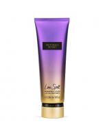 Victoria's Secret Love Spell Fragrance Lotion 236ml. โลชั่นน้ำหอม ที่ช่วยกักเก็บความชุ่มชื่นยาวนาน 24 ชม. และให้กลิ่นหอมติดทนนาน กลิ่นนี้จะเป็นกลิ่นหอมคล้ายซูกัส ออกเปรี้ยวซนและหวานหอมลงตัวมีส่วนผสมของกลิ่นลูกพีช/มะลิขาว/และดอกซากุระได้กล Victoria's Secret Love Spell Fragrance Lotion 236ml. โลชั่นน้ำหอม ที่ช่วยกักเก็บความชุ่มชื่นยาวนาน 24 ชม. และให้กลิ่นหอมติดทนนาน กลิ่นนี้จะเป็นกลิ่นหอมคล้ายซูกัส ออกเปรี้ยวซนและหวานหอมลงตัวมีส่วนผสมของกลิ่นลูกพีช/มะลิขาว/และดอกซากุระได้กล