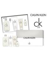 Calvin Klein CK One Set 4 Pieces เซ็ทน้ำหอมกลิ่นที่ครองใจหนุ่มสาวแนวสปอร์ตตลอดกาล น้ำหอม UNISEX รุ่นแรกๆ ของ Calvin Klein ที่ประสบความสำเร็จ รวมทั้งยังจุดประกายน้ำหอมแบบ UNISEX ให้แบรนด์อื่นๆ ด้วย ต้นตำรับของกลิ่นเย็นสบาย ที่กระตุ้นความสดใส เห