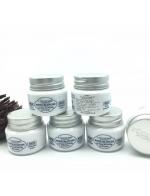 L'OCCITANE Reine Blanche Rich Whitening Cream ขนาดทดลอง 8 ml. ครีมบำรุงผิวหน้าเพื่อผิวเปล่งประกายความงามไร้ที่ติ ด้วยส่วนผสมพิเศษของดอก Reine Des Pres ออร์แกนิคมอบความสว่างใสและเปล่งประกายให้แก่ผิวของคุณอย่างเป็นธรรมชาติ เนื้อสัมผัสที่จะทำใ L'OCCITANE Reine Blanche Rich Whitening Cream ขนาดทดลอง 8 ml. ครีมบำรุงผิวหน้าเพื่อผิวเปล่งประกายความงามไร้ที่ติ ด้วยส่วนผสมพิเศษของดอก Reine Des Pres ออร์แกนิคมอบความสว่างใสและเปล่งประกายให้แก่ผิวของคุณอย่างเป็นธรรมชาติ เนื้อสัมผัสที่จะทำใ