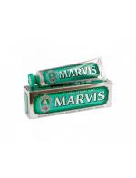 MARVIS Classic Strong Mint Toothpaste Travel Size 25 ml. (สีเขียว) ยาสีฟันชั้นเลิศจากอิตาลี สูตรออริจินอลดั่งเดิม กล่องสีเขียวด้วยเนื้อครีมนุ่มนวล อีกทั้งอุดมไปด้วยส่วนที่จะช่วยในการกำจัดคราบหินปูน เพื่อยิ้มขาวเป็นประกาย พร้อมกลิ่นอโรม่ามิ้นหอมส MARVIS Classic Strong Mint Toothpaste Travel Size 25 ml. (สีเขียว) ยาสีฟันชั้นเลิศจากอิตาลี สูตรออริจินอลดั่งเดิม กล่องสีเขียวด้วยเนื้อครีมนุ่มนวล อีกทั้งอุดมไปด้วยส่วนที่จะช่วยในการกำจัดคราบหินปูน เพื่อยิ้มขาวเป็นประกาย พร้อมกลิ่นอโรม่ามิ้นหอมส