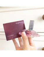 Calvin Klein Euphoria Women Eau de Parfum Spray ขนาดทดลอง 15 ml. หัวสเปร์ย #น้ำหอมของแท้ น้ำหอมสำหรับผู้หญิง ให้ความรู้สึกเย้ายวน ดึงดูด น่าค้นหา สนุกสนานกับชีวิต กลิ่นแรกเปิดด้วยกลิ่นหอมหวานของโรสฮิป แอปเปิ้ลญี่ปุ่น ผสานด้วยกลิ่นของใบไม้เขียวชอุ่ม ดอกบ Calvin Klein Euphoria Women Eau de Parfum Spray ขนาดทดลอง 15 ml. หัวสเปร์ย #น้ำหอมของแท้ น้ำหอมสำหรับผู้หญิง ให้ความรู้สึกเย้ายวน ดึงดูด น่าค้นหา สนุกสนานกับชีวิต กลิ่นแรกเปิดด้วยกลิ่นหอมหวานของโรสฮิป แอปเปิ้ลญี่ปุ่น ผสานด้วยกลิ่นของใบไม้เขียวชอุ่ม ดอกบ