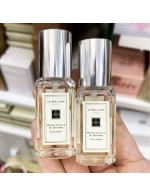 Jo Malone London Honeysuckle & Davana Cologne ขนาดทดลอง 9 ml. โคโลญจน์ กลิ่นแนวฟลอรัลใหม่ ที่ได้นำฮันนี่ซักเคิลหรือดอกสายน้ำผึ้ง ดอกไม้สัญลักษณ์ของประเทศอังกฤษคือส่วนผสมหลัก ที่หอมอบอวลในเขตชนบทของอังกฤษ ล่องลอย ชวนฝัน และยิ่งทวีความเย้ายว Jo Malone London Honeysuckle & Davana Cologne ขนาดทดลอง 9 ml. โคโลญจน์ กลิ่นแนวฟลอรัลใหม่ ที่ได้นำฮันนี่ซักเคิลหรือดอกสายน้ำผึ้ง ดอกไม้สัญลักษณ์ของประเทศอังกฤษคือส่วนผสมหลัก ที่หอมอบอวลในเขตชนบทของอังกฤษ ล่องลอย ชวนฝัน และยิ่งทวีความเย้ายว