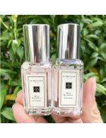 Jo Malone London Wild Bluebell Cologne ขนาดทดลอง 9 ml. โคโลญจน์ กลิ่นหอมแนวเฟมมินิน ความหอมหวานของสาวชวนฝันเกินจินตนาการ สดชื่นและส่องประกาย ห้อมล้อมกลิ่นหอมอย่างมีชั้นเชิง  สร้างความประทับใจตราบนานเท่านาน ที่บอกเล่าเรื่องราวความหอมที่เต็มไปด้ Jo Malone London Wild Bluebell Cologne ขนาดทดลอง 9 ml. โคโลญจน์ กลิ่นหอมแนวเฟมมินิน ความหอมหวานของสาวชวนฝันเกินจินตนาการ สดชื่นและส่องประกาย ห้อมล้อมกลิ่นหอมอย่างมีชั้นเชิง  สร้างความประทับใจตราบนานเท่านาน ที่บอกเล่าเรื่องราวความหอมที่เต็มไปด้