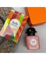 Hermes Twilly d'Hermes Hair Mist 50 ml. สเปร์ยฉีดผมน้ำหอม เสน่ห์ความหอมเฉพาะตัวในแบบฉบับของสาว Hermès กลิ่นหอมอันโดดเด่นจากการร้อยเรียงความซาบซ่าจัดจ้านของขิงเข้ากับความหอมเย้ายวนของดอกซ่อนกลิ่น เสน่ห์ความหอมในแบบ floral, spicy และ  Hermes Twilly d'Hermes Hair Mist 50 ml. สเปร์ยฉีดผมน้ำหอม เสน่ห์ความหอมเฉพาะตัวในแบบฉบับของสาว Hermès กลิ่นหอมอันโดดเด่นจากการร้อยเรียงความซาบซ่าจัดจ้านของขิงเข้ากับความหอมเย้ายวนของดอกซ่อนกลิ่น เสน่ห์ความหอมในแบบ floral, spicy และ