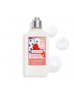 L'OCCITANE Cherry Blossom Lychee Shimmering Body Milk 250 ml. Limited Edition โลชั่นบำรุงผิวกาย เพิ่มความชุ่มชื้นให้ผิวจากShea Butter และกลีเซอรีนเพิ่มความรื่นรมด้วยกลิ่นสดชื่น ฟลอรัลฟรุ๊ตตี้ จาก Cherry Blossom และลิ้นจี่ นอกจากนี้ยังเพิ่มลูกเล่นด้วย L'OCCITANE Cherry Blossom Lychee Shimmering Body Milk 250 ml. Limited Edition โลชั่นบำรุงผิวกาย เพิ่มความชุ่มชื้นให้ผิวจากShea Butter และกลีเซอรีนเพิ่มความรื่นรมด้วยกลิ่นสดชื่น ฟลอรัลฟรุ๊ตตี้ จาก Cherry Blossom และลิ้นจี่ นอกจากนี้ยังเพิ่มลูกเล่นด้วย