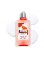 L'OCCITANE Cherry Blossom Lychee Shower Gel 250 ml. Limited Edition เจลอาบน้ำ ที่สามารถทำความสะอาดผิวอย่างอ่อนโยน ด้วยกลิ่นหอมสดชื่นจากซีตรัส และความหอมหวานจากดอก Cherry Blossom ผลเชอร์รี่ และลิ้นจี่ ปิดท้ายด้วยความครีมมี่และวู้ดดี้เพิ่มความรู้สึกอบอ L'OCCITANE Cherry Blossom Lychee Shower Gel 250 ml. Limited Edition เจลอาบน้ำ ที่สามารถทำความสะอาดผิวอย่างอ่อนโยน ด้วยกลิ่นหอมสดชื่นจากซีตรัส และความหอมหวานจากดอก Cherry Blossom ผลเชอร์รี่ และลิ้นจี่ ปิดท้ายด้วยความครีมมี่และวู้ดดี้เพิ่มความรู้สึกอบอ