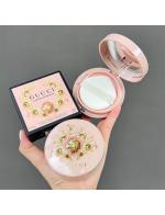 Gucci De Beaute Compact Cushion Foundation 14g. คุชชั่นเนื้อบางเบาทาแล้วผิวเนียน ไม่หนาเกินไป ได้ลุคผิวสุขภาพดีมาก แพคเกจน่ารักมาก เป็นรองพื้นรุ่นใหม่ในแบบคุชชั่นพร้อมมอบความชุ่มชื้นและเปล่งประกาย พร้อมคุณสมบัติที่ช่วยบำรุงผิว ให้การปกปิดอย่างเป็นธรรมชาติ Gucci De Beaute Compact Cushion Foundation 14g. คุชชั่นเนื้อบางเบาทาแล้วผิวเนียน ไม่หนาเกินไป ได้ลุคผิวสุขภาพดีมาก แพคเกจน่ารักมาก เป็นรองพื้นรุ่นใหม่ในแบบคุชชั่นพร้อมมอบความชุ่มชื้นและเปล่งประกาย พร้อมคุณสมบัติที่ช่วยบำรุงผิว ให้การปกปิดอย่างเป็นธรรมชาติ