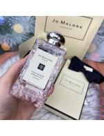 Jo Malone London English Pear & Sweet Pea Cologne 100 ml. สัมผัสกลิ่นหอมใหม่ English Pear & Sweet Pea กลิ่นหอมที่มอบจินตนาการ ถึงสวนผลไม้ภายใต้แสงแดดอันอบอุ่นที่ปลุกชีวิตชีวาของฤดูใบไม้ผลิให้ตื่นขึ้น เมื่อลูกแพร์สีเขียวน่าลิ้มลองปรากฏขึ้นจนเต็มกิ่ Jo Malone London English Pear & Sweet Pea Cologne 100 ml. สัมผัสกลิ่นหอมใหม่ English Pear & Sweet Pea กลิ่นหอมที่มอบจินตนาการ ถึงสวนผลไม้ภายใต้แสงแดดอันอบอุ่นที่ปลุกชีวิตชีวาของฤดูใบไม้ผลิให้ตื่นขึ้น เมื่อลูกแพร์สีเขียวน่าลิ้มลองปรากฏขึ้นจนเต็มกิ่
