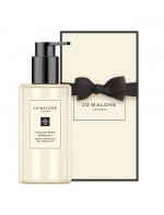Jo Malone London English Pear & Freesia Body & Hand Wash 250 ml. (พร้อมกล่อง) เจลอาบน้ำ เพื่อมอบสัมผัสสดชื่นหลังการใช้ ด้วยกลิ่นหอมที่เรียกได้ว่าเป็นซิกเนเจอร์ของแบรนด์ ด้วยโทนกลิ่นฟรุ๊ตตี้ฟลอรัลเบาๆ ที่แฝงไว้ด้วยความมีระดับและซุกซน ทำให้มันสามารถ Jo Malone London English Pear & Freesia Body & Hand Wash 250 ml. (พร้อมกล่อง) เจลอาบน้ำ เพื่อมอบสัมผัสสดชื่นหลังการใช้ ด้วยกลิ่นหอมที่เรียกได้ว่าเป็นซิกเนเจอร์ของแบรนด์ ด้วยโทนกลิ่นฟรุ๊ตตี้ฟลอรัลเบาๆ ที่แฝงไว้ด้วยความมีระดับและซุกซน ทำให้มันสามารถ