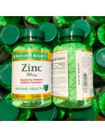 Nature's Bounty Zinc 50 mg 400 Taplets ซิงค์ 50 มิลลิกรัม ช่วยเสริมภูมิต้านทานให้ร่างกาย ลดสิว ป้องกันผมร่วง Zinc เป็นแร่ธาตุที่จำเป็นต่อร่างกาย ช่วยเสริมระบบภูมิคุ้มกัน ต่อต้านอนุมูลอิสระ ช่วยให้เล็บ ผมแข็งแรงขึ้น สิวลดลง เหมาะสำหรับผู้ที่ต้องการดูแ Nature's Bounty Zinc 50 mg 400 Taplets ซิงค์ 50 มิลลิกรัม ช่วยเสริมภูมิต้านทานให้ร่างกาย ลดสิว ป้องกันผมร่วง Zinc เป็นแร่ธาตุที่จำเป็นต่อร่างกาย ช่วยเสริมระบบภูมิคุ้มกัน ต่อต้านอนุมูลอิสระ ช่วยให้เล็บ ผมแข็งแรงขึ้น สิวลดลง เหมาะสำหรับผู้ที่ต้องการดูแ