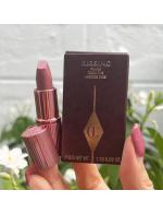 Charlotte TilburyK.I.S.S.I.N.G Lipstick ขนาดทดลอง 1.1 g. #สี Icon Babyโทนชมพูให้ลุคดูเด็กหวานละมุน เป็นเนื้อซาติน ฉ่ำวาว มินิลิปสติกแท่งจิ๋วพกพาง่าย มอบริมฝีปากเอิบอิ่มแลดูสุขภาพดี ติดทนนานที่เหล่าเซเลบริตี้และซุปเปอร์โมเดลทั้งหลายทั่วโลกชื่นชอบมอบผลลัพธ์ Charlotte TilburyK.I.S.S.I.N.G Lipstick ขนาดทดลอง 1.1 g. #สี Icon Babyโทนชมพูให้ลุคดูเด็กหวานละมุน เป็นเนื้อซาติน ฉ่ำวาว มินิลิปสติกแท่งจิ๋วพกพาง่าย มอบริมฝีปากเอิบอิ่มแลดูสุขภาพดี ติดทนนานที่เหล่าเซเลบริตี้และซุปเปอร์โมเดลทั้งหลายทั่วโลกชื่นชอบมอบผลลัพธ์