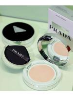 Prada Augmented Skin Reveal Mesh Cushion Foundation SPF50+PA+++ 12g. รองพื้นคุชชั่นตัวแรกจาก Prada Beautyที่โดดเด่นด้วยเนื้อสัมผัสนุ่มพิเศษ และเทคโนโลยี Motion Protect ที่ช่วยให้รองพื้นปรับตามการเคลื่อนไหวของใบหน้า มอบผิวเรียบเนียนแบบแมตต์ที่เปล่งประกาย พ Prada Augmented Skin Reveal Mesh Cushion Foundation SPF50+PA+++ 12g. รองพื้นคุชชั่นตัวแรกจาก Prada Beautyที่โดดเด่นด้วยเนื้อสัมผัสนุ่มพิเศษ และเทคโนโลยี Motion Protect ที่ช่วยให้รองพื้นปรับตามการเคลื่อนไหวของใบหน้า มอบผิวเรียบเนียนแบบแมตต์ที่เปล่งประกาย พ