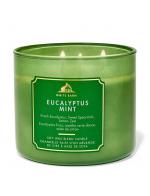 Bath & Body Works Eucalyptus Mint 3-Wick Candle 411 g. เทียนหอมสุดพิเศษ ขนาดใหญ่ มี 3 ไส้เทียน กระจายกลิ่นหอมได้ทั่วห้อง กลิ่นหอมสมุนไพรสดชื่น ผ่อนคลาย ส่งตรงมาจากสปา ด้วยยูคาลิปตัสสดใหม่ กลิ่นมิ้นท์หอมหวาน เปลือกมะนาวและคลารีเสจ Bath & Body Works Eucalyptus Mint 3-Wick Candle 411 g. เทียนหอมสุดพิเศษ ขนาดใหญ่ มี 3 ไส้เทียน กระจายกลิ่นหอมได้ทั่วห้อง กลิ่นหอมสมุนไพรสดชื่น ผ่อนคลาย ส่งตรงมาจากสปา ด้วยยูคาลิปตัสสดใหม่ กลิ่นมิ้นท์หอมหวาน เปลือกมะนาวและคลารีเสจ