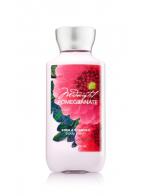Bath & Body Works Midnight Pomegranate Shea & Vitamin E Body Lotion 236 ml. โลชั่นบำรุงผิวสุดพิเศษ กลิ่นนี้จะหอมทับทิม คล้ายๆพวกน้ำผลไม้ทับทิมค่ะหอมกลิ่นพีชและส้ม ผสมกับวนิลานุ่มๆอ่อนๆ ให้ความรู้สึกอบอุ่น คล้ายอยู่ในบรรยากาศของพระอาทิต Bath & Body Works Midnight Pomegranate Shea & Vitamin E Body Lotion 236 ml. โลชั่นบำรุงผิวสุดพิเศษ กลิ่นนี้จะหอมทับทิม คล้ายๆพวกน้ำผลไม้ทับทิมค่ะหอมกลิ่นพีชและส้ม ผสมกับวนิลานุ่มๆอ่อนๆ ให้ความรู้สึกอบอุ่น คล้ายอยู่ในบรรยากาศของพระอาทิต