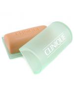 CLINIQUE Facial Soap Oily Skin Formula 100g. สบู่ทำความสะอาดผิวหน้าที่ค้นคว้าโดยแพทย์ผิวหนังคลีนิกสูตรสำหรับผิวบอบบาง ผิวมันถึงมันมาก ( ผิวประเภทที่ 3 และ 4) ช่วยขจัดสิ่งสกปรกและความมันส่วนเกินได้หมดจด เหลือไว้เพียงความสะอาด สดชื่น โดยไม่ทำให้ CLINIQUE Facial Soap Oily Skin Formula 100g. สบู่ทำความสะอาดผิวหน้าที่ค้นคว้าโดยแพทย์ผิวหนังคลีนิกสูตรสำหรับผิวบอบบาง ผิวมันถึงมันมาก ( ผิวประเภทที่ 3 และ 4) ช่วยขจัดสิ่งสกปรกและความมันส่วนเกินได้หมดจด เหลือไว้เพียงความสะอาด สดชื่น โดยไม่ทำให้